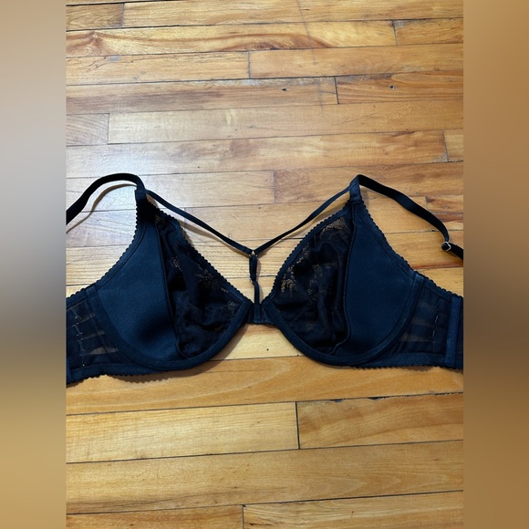 2/40$ 🖤 Victoria’s Secret strappy bra - Picture 3 of 4